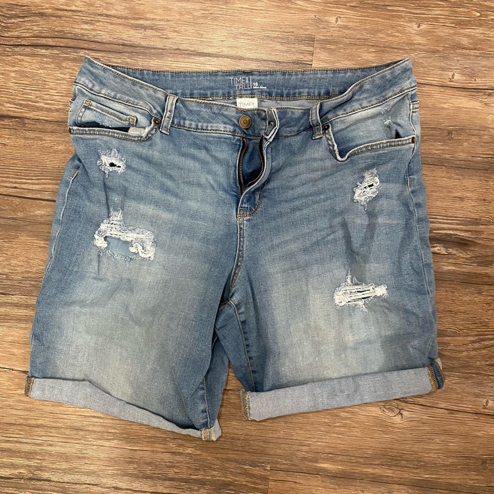 Womens plus riped jean shorts